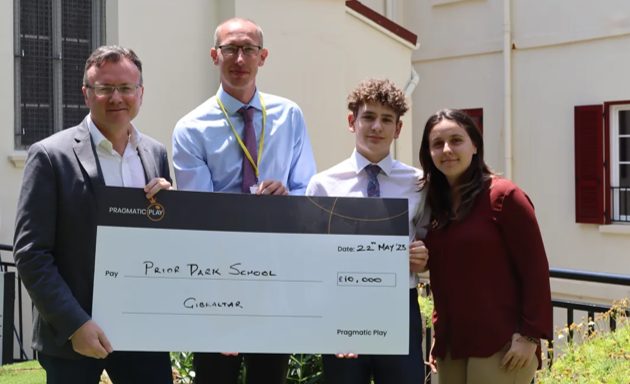 PRAGMATIC PLAY FAIT UN DON DE 10 000 £ À L'ÉCOLE PRIOR PARK SCHOOL DE GIBRALTAR